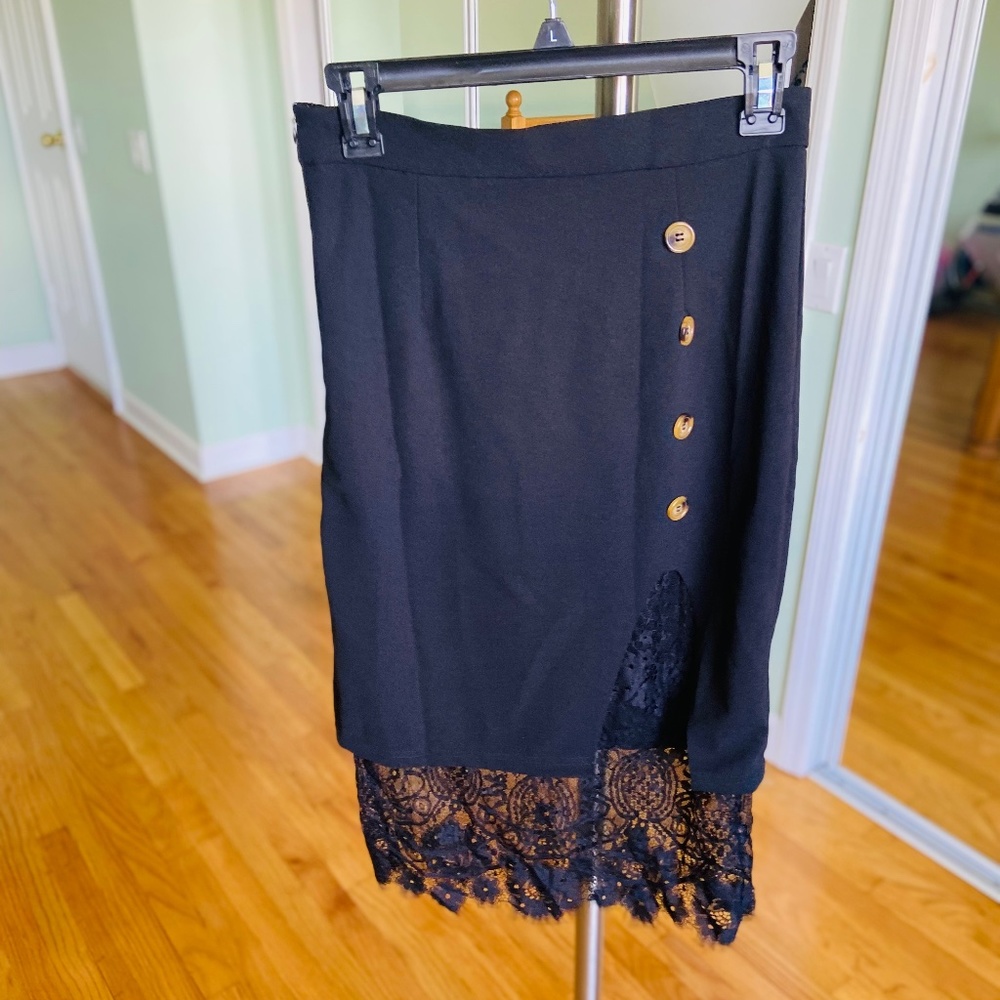 Lace trimp button detail skirt (S/4, $11)